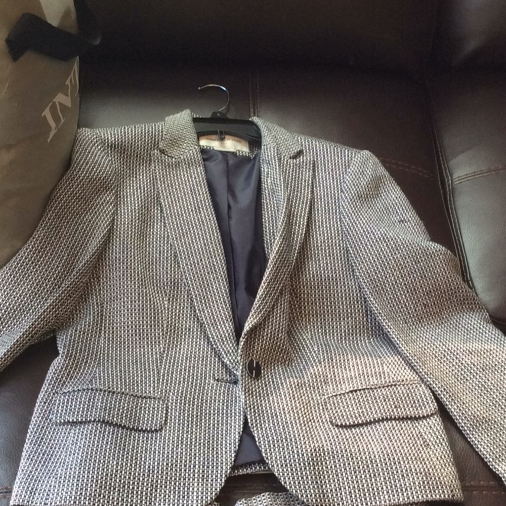 Black and white Jones New York skirt suit